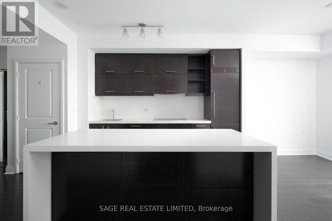 Building Photo - 1080 Bay St.