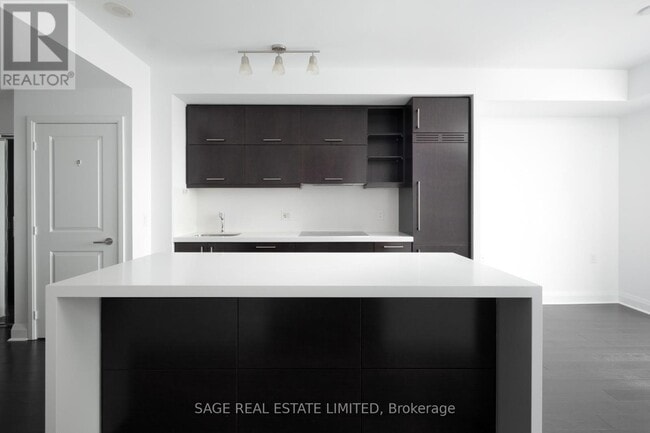 Photo du bâtiment - 1080 Bay St.