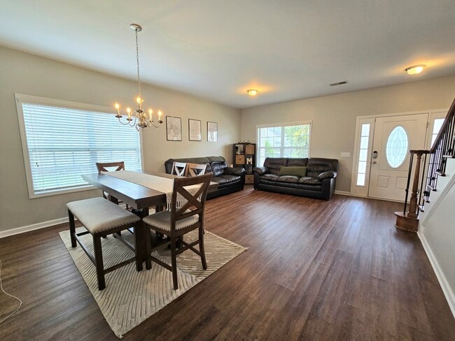 Building Photo - 525 Batty Way