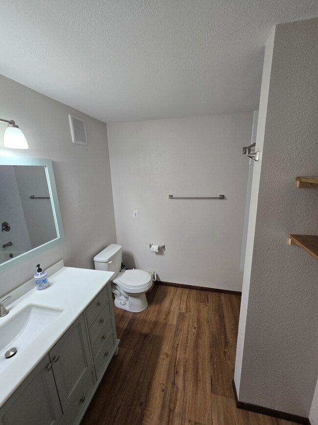 Building Photo - 624 Whirlway Dr