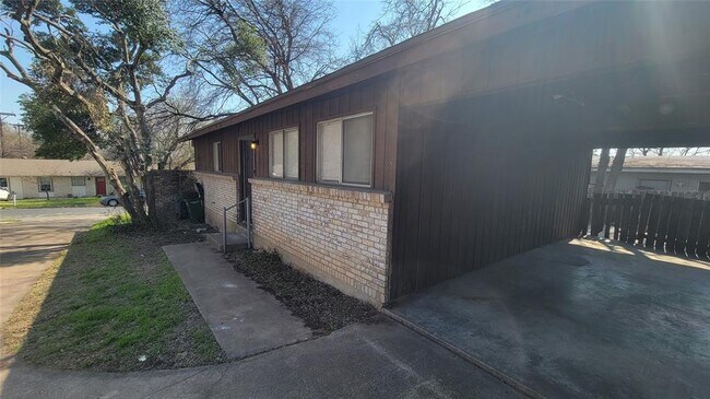 Building Photo - 2406 Audubon Pl