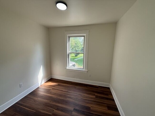 Foto del edificio - 3721 E 50th St