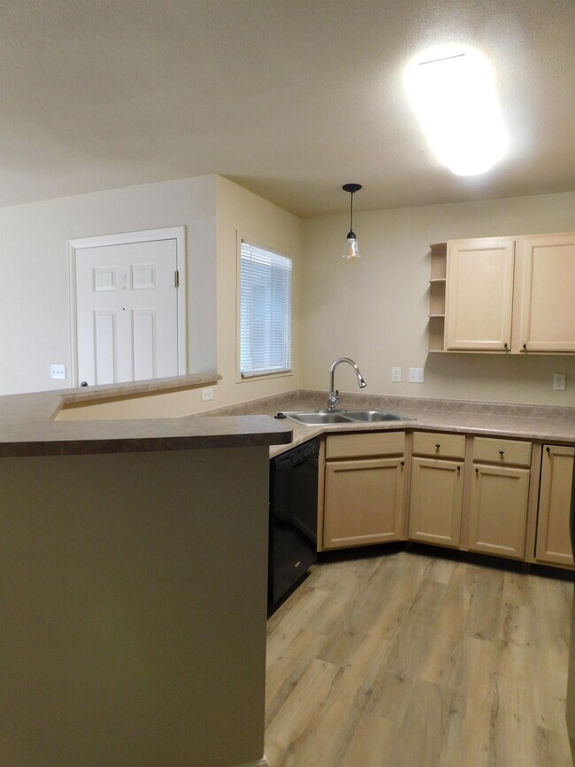 Foto del edificio - 6310 Oak St