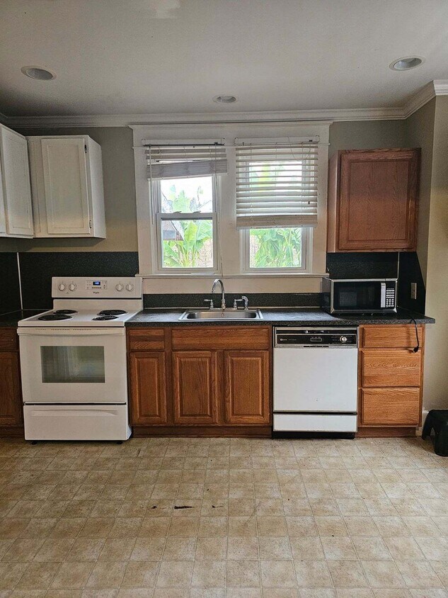 Primary Photo - 511 Highland St