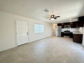 Building Photo - 561 Desert View Dr