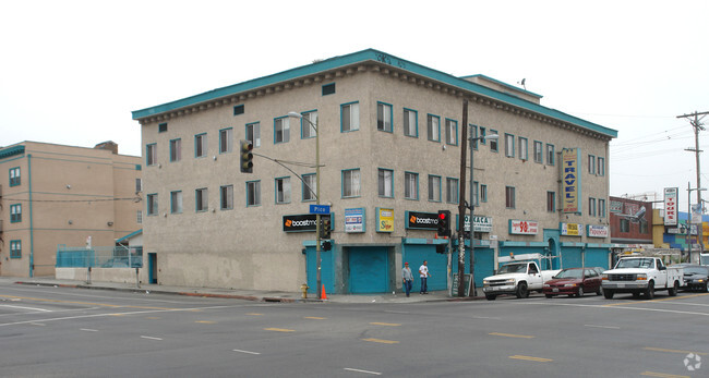 Building Photo - 2200 Pico Blvd