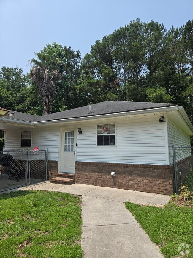 Building Photo - 452 Lemans Dr
