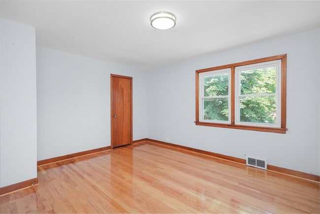Building Photo - 4935 W Winona St