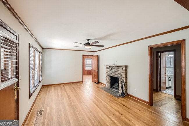 Building Photo - 3043 Cloverhurst Dr