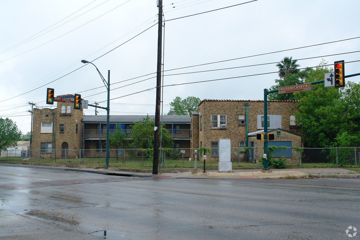 Building Photo - Mary Louise Apartments