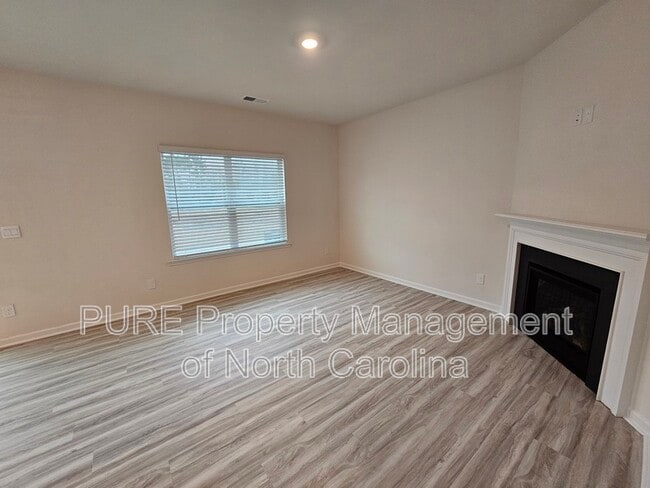 Building Photo - 3675 Mercer St