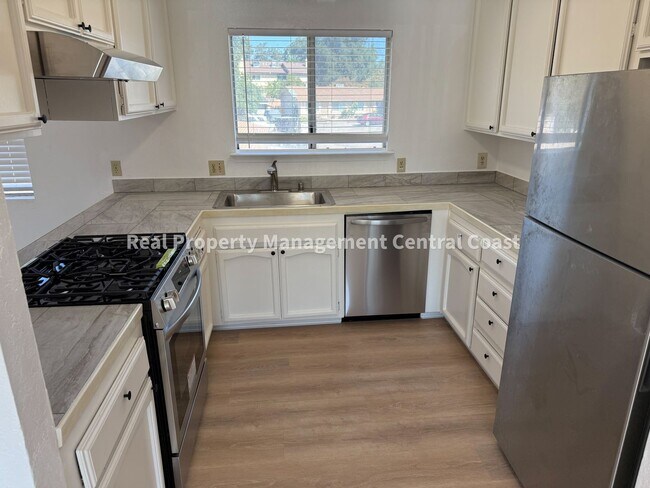 Foto del edificio - 6460 Nacimiento Ave