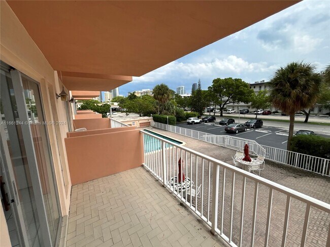 Building Photo - 2200 E Hallandale Beach Blvd