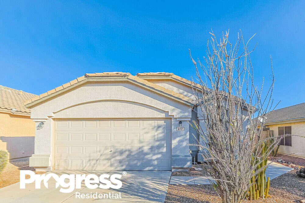 Primary Photo - 672 E Lovegrass Dr