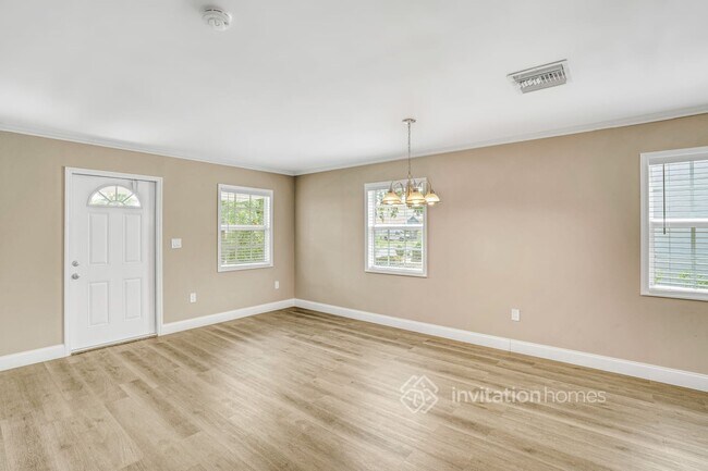 Building Photo - 707 40th St