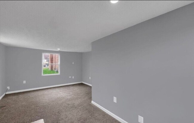 Foto del edificio - Beautifully Updated Scottsburg Home with Modern Kitchen & Private Backyard