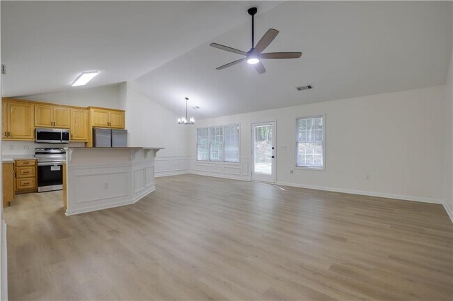 Building Photo - 721 Whitehead Rd