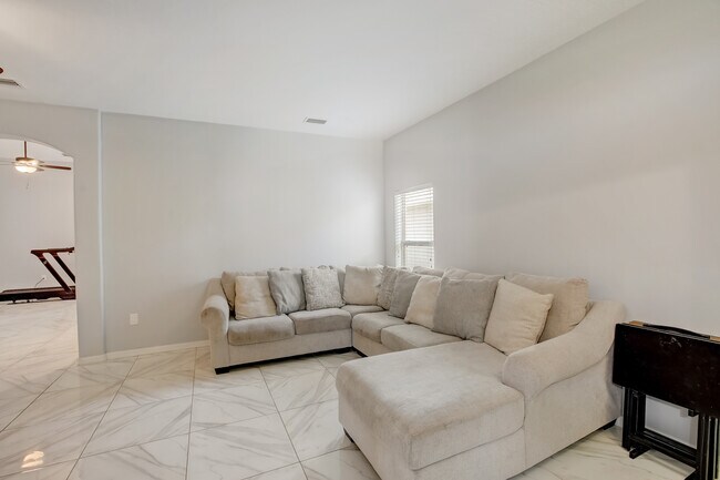 Building Photo - 3822 Washburn Pl