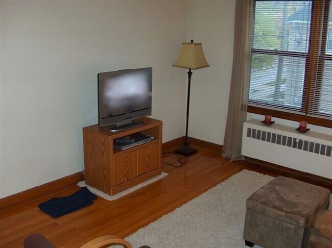 Building Photo - 402 Paunack Pl