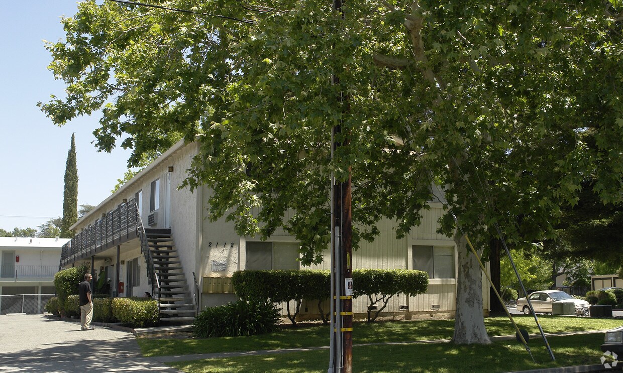 Primary Photo - 2112 Colfax St