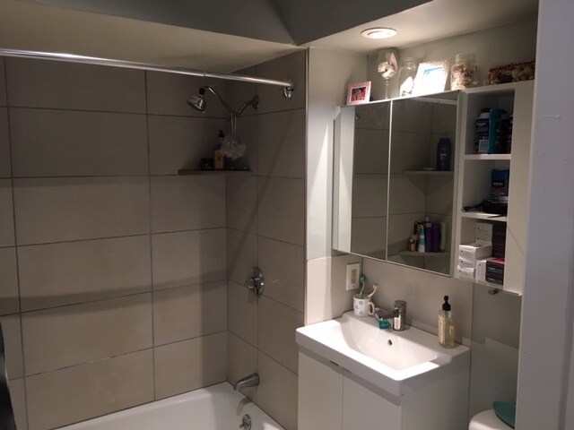 Beautiful renovated bathroom - 74 Hammond St