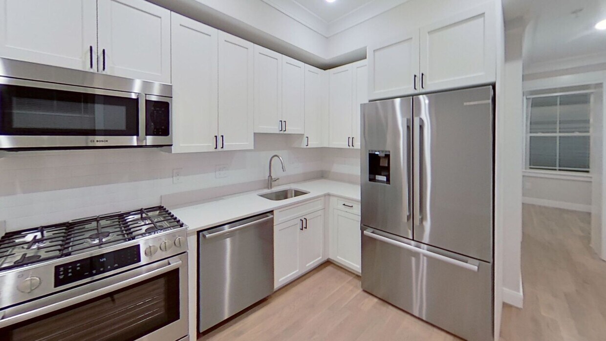 Primary Photo - GORGEOUS CLEVELAND CIRCLE 2 BEDROOM WITH I...