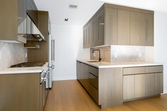 Building Photo - 32 W 87th St