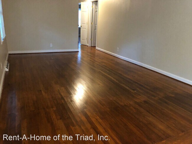 Foto del edificio - 3 br, 1 bath House - 2803 Holmes Rd