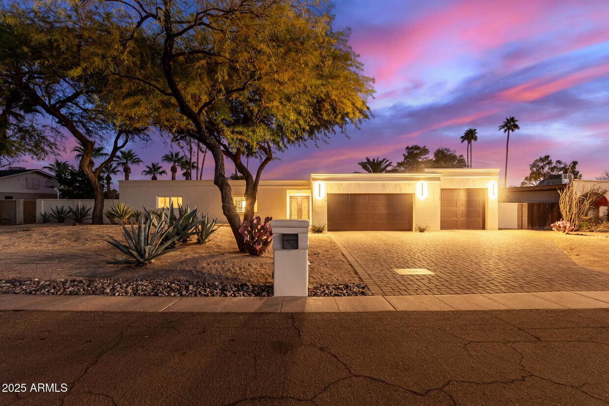 Foto principal - 10243 N 58th Pl