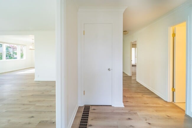 Building Photo - Gorgeous Hillsdale Home w/3 Decks, Picturesque Yard, Sauna, Garage & AC! Pets Welcome!