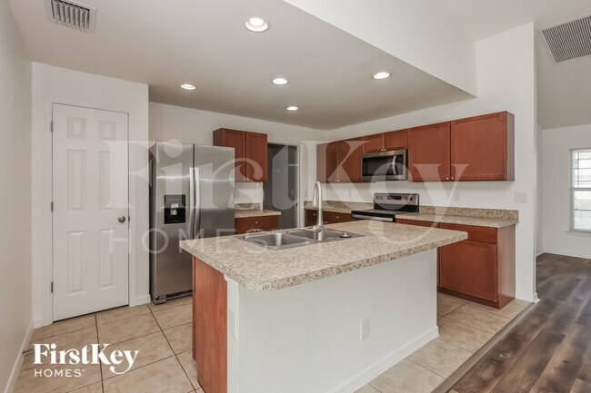 Foto del edificio - 2423 NW 19th Pl