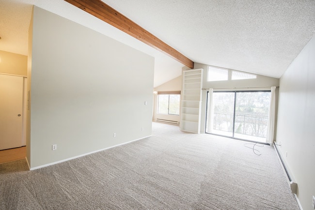 Building Photo - 2562 Thorndyke Ave W