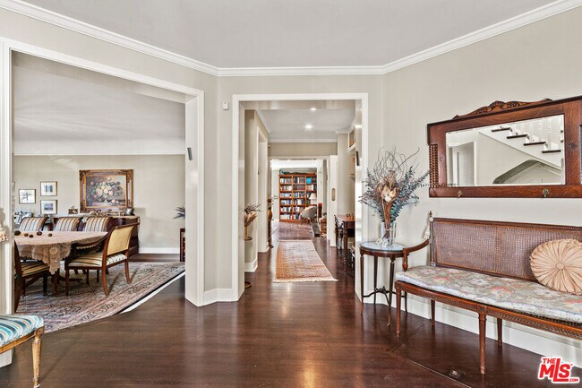 Foto del edificio - 401 N McCadden Pl