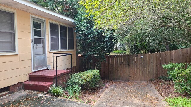 Building Photo - Charming home in the Opelika Historic Dist...