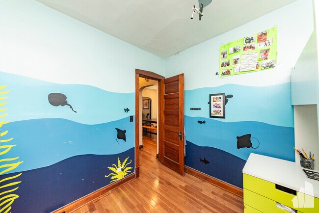 Foto del edificio - 4532 N Bernard St