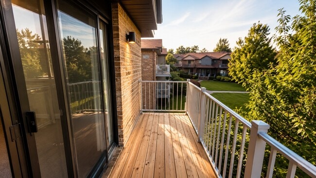 BALCONY - 4116 Birchwood Ct