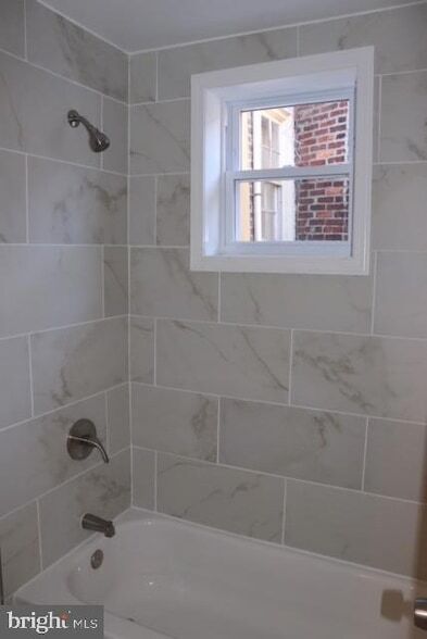 Foto del edificio - 1646 E Pratt St