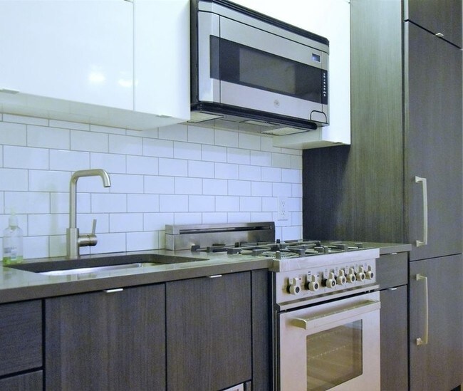 Foto del edificio - 444 E 13th St