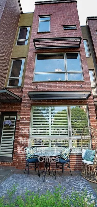 Building Photo - 4540 J C Nichols Pkwy