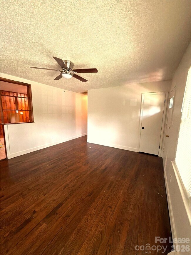 Foto del edificio - 4410 Brooktree Dr