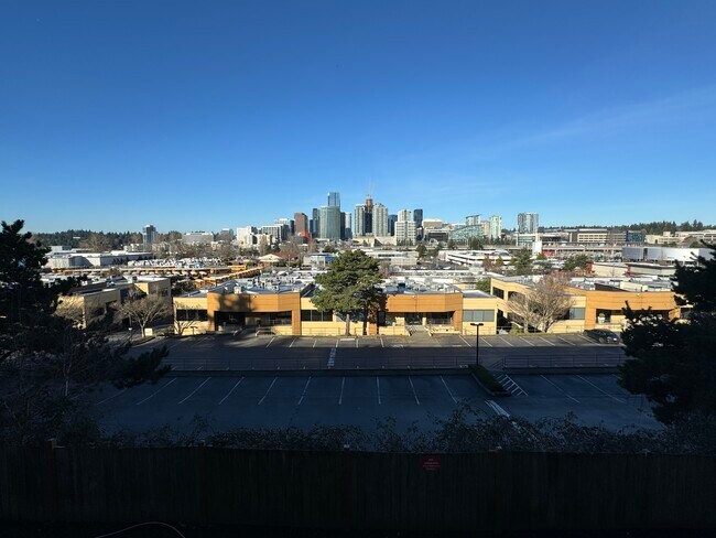 Foto del edificio - 701 122nd Ave NE