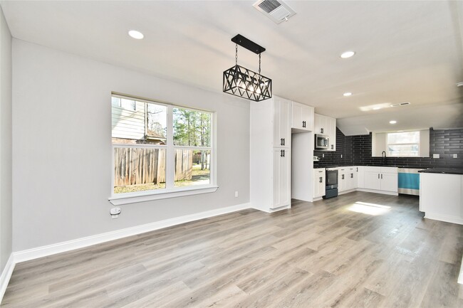 Building Photo - 2035 Round Spring Dr