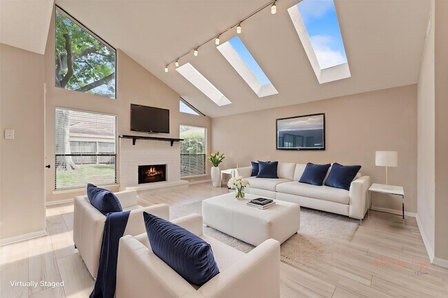 Foto del edificio - 11530 Ella Lee Dr