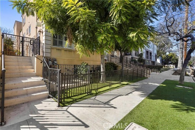 Primary Photo - 5255 Hermitage Ave