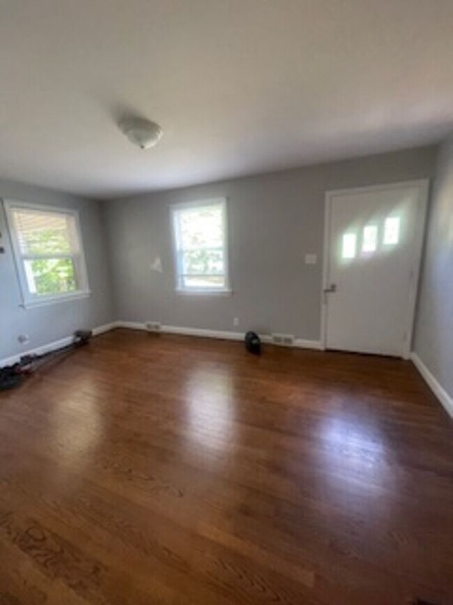 Building Photo - 5605 Killarney Pl