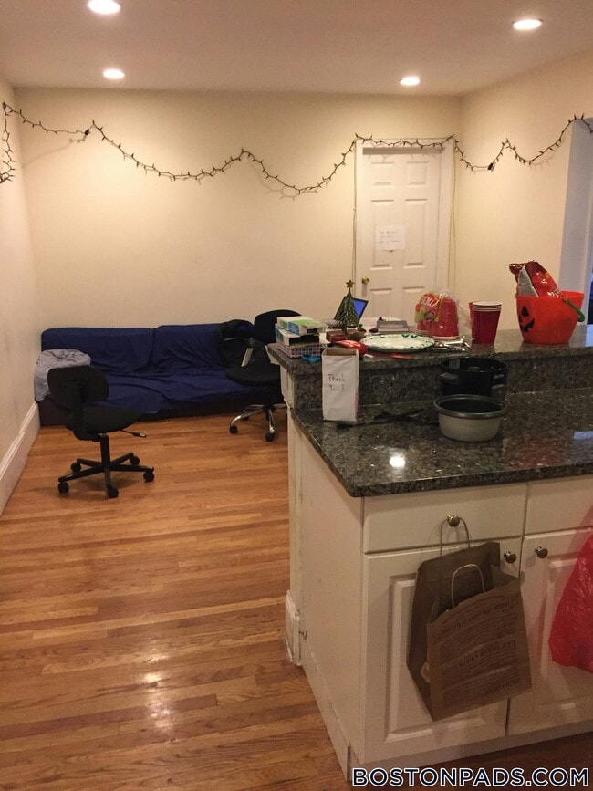 Foto del edificio - 324 St Paul St