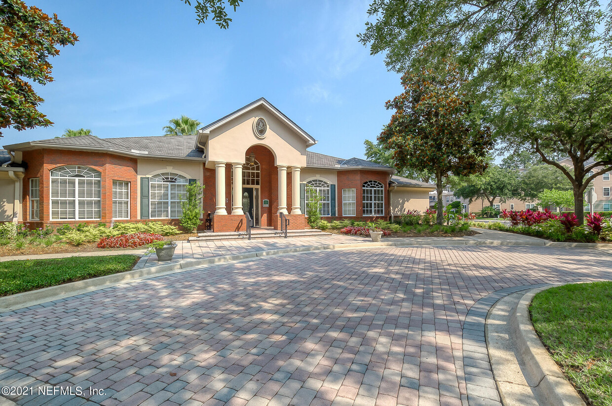 Foto principal - 13810 Sutton Park Dr N