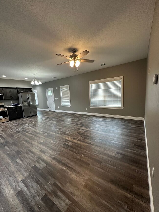 Building Photo - For lease: 3 Bed, 2 Bath Home Rural Neosho...