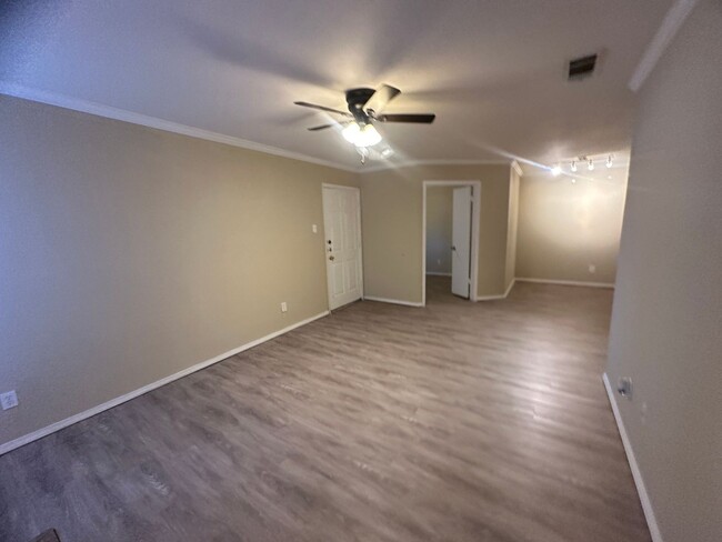 Building Photo - 2 Bed Unit For Rent With Community Pool - ...