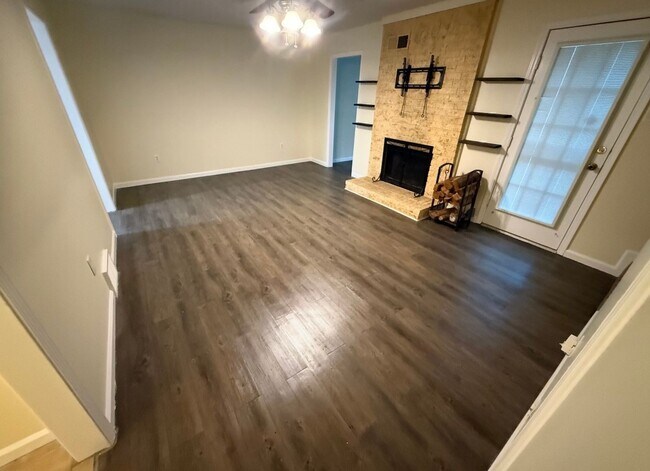 Foto del edificio - Beautifully updated 3-bedroom, 2.5-bathroom home